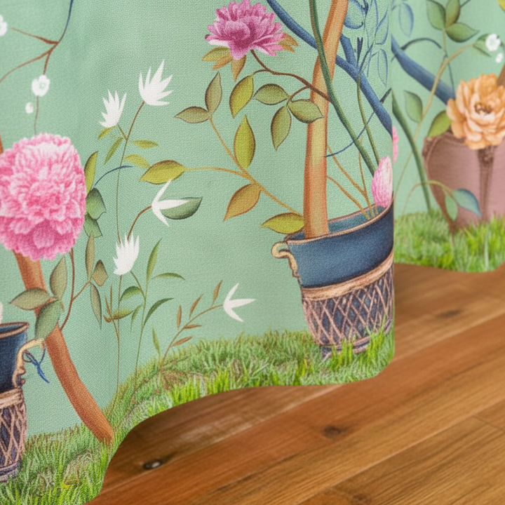 Duschvorhang mit detailreichem Blumen- und Vogelmotiv. Bringt natürliche Eleganz & Frische in Ihr Badezimmer.