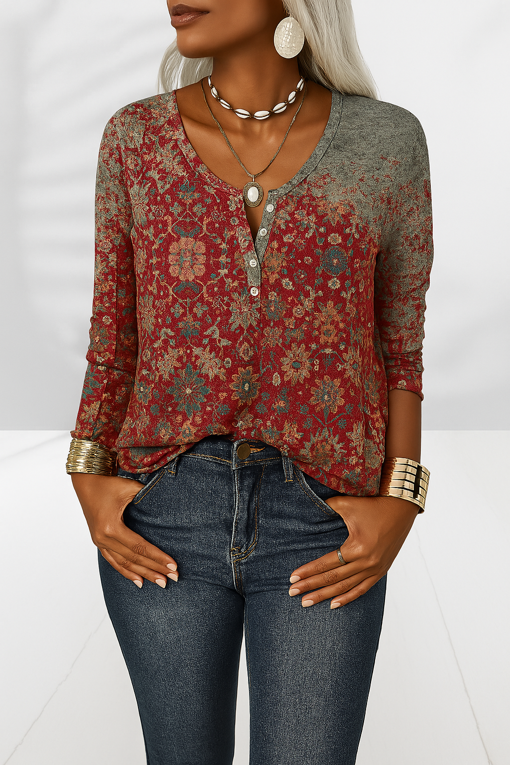 Damen Bluse im floralen Boho-Stil mit lockerer Passform, V-Ausschnitt und langen Ärmeln. Bequeme Sommermode.