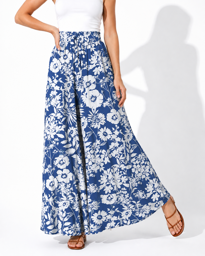 Gemusterte blaue Damenhose mit floralem Design und bequemem Gummibund, vielseitig kombinierbar.