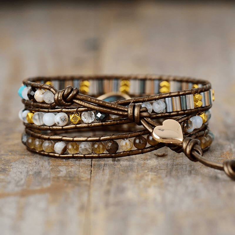 Labradorit-Wickelarmband: Handgefertigter Boho-Schmuck mit schillerndem Naturstein für Frauen.