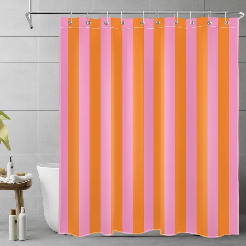 Boho gestreifter Stoffduschvorhang "Stripelight" in Schwarz-Beige für Ihr Badezimmer.