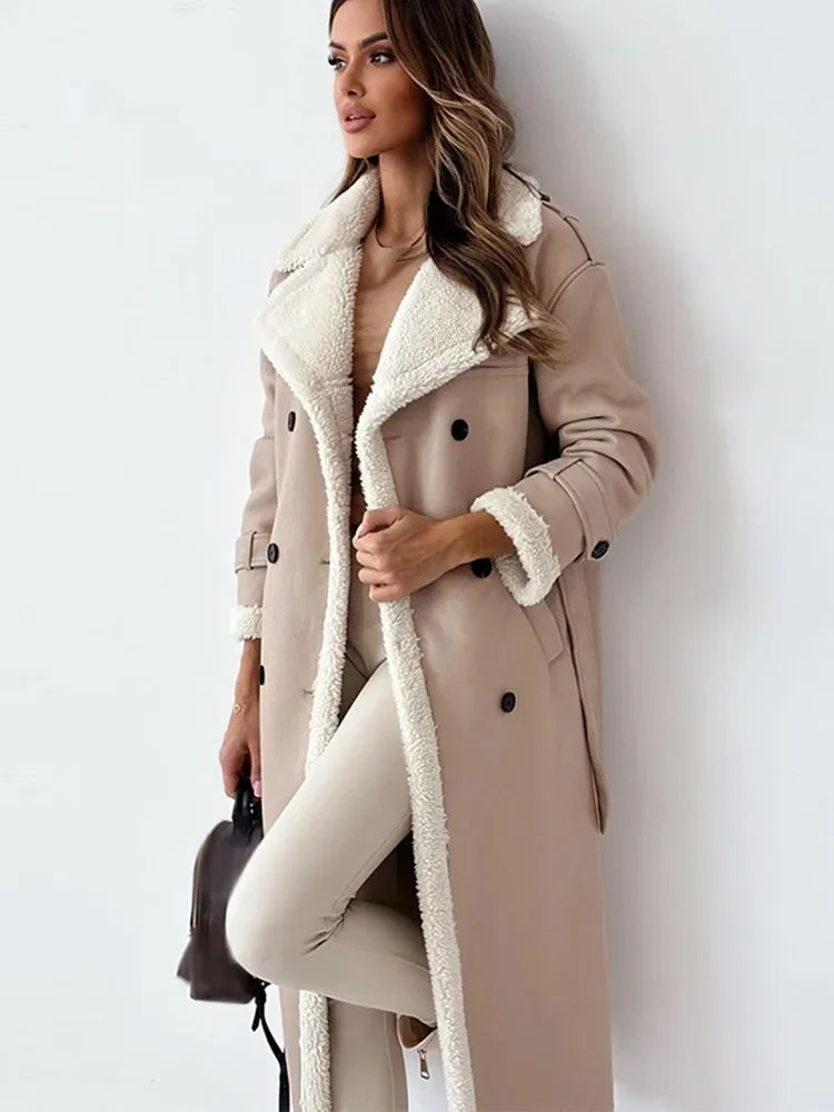 Vielseitiger, langer Damen-Wintermantel; elegant, warm & bequem für jede Winteraktivität.