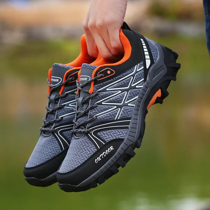 Robuster Damen Nordpfad Outdoor-Schuh in Grau, sicherer Gripp-Schuh für anspruchsvolle Wanderwege.