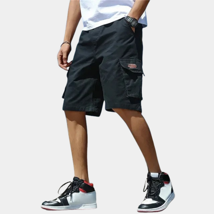 Stylische Herren Kurzhose; Regular Fit Cargo Shorts mit vielen funktionellen Taschen.