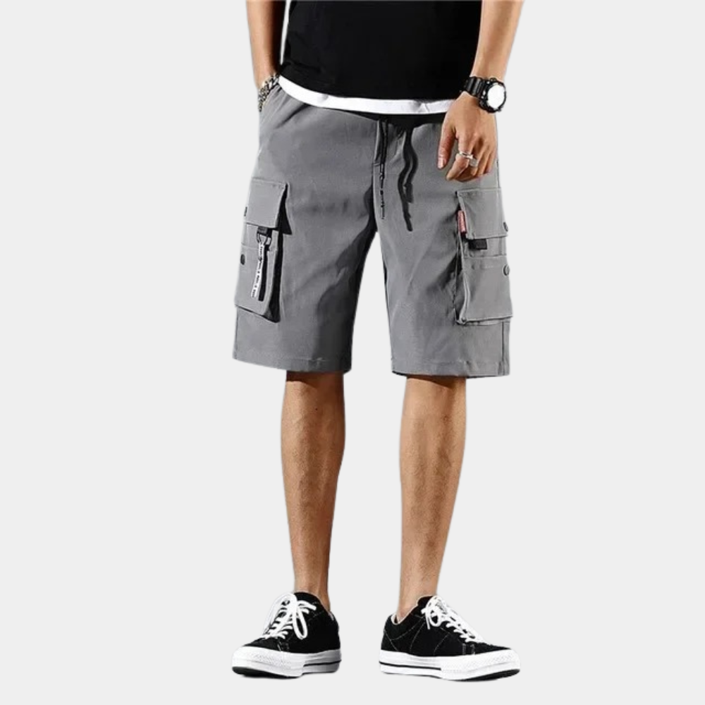 Bequeme Herren Freizeit-Kurzhose mit vielen praktischen Taschen; ideal für den Sommer.