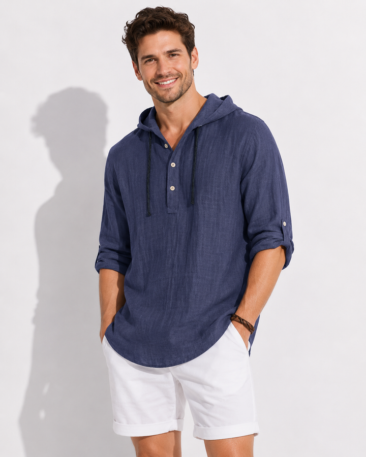 Modell trägt olivgrünes Herren Langarm Kapuzenhemd. Bequemes Freizeithemd, ideal für smarte Alltagslooks.