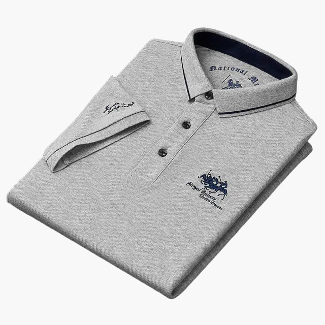 Elegantes Herren Polohemd, hochwertiges Gewebe, ideal für stilvolle Herrenmode & Komfort im Sommer.