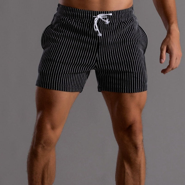 Komfortable Herren Badeshorts Niko für Männer, schnelltrocknend und mit praktischen Details für den Sommer.