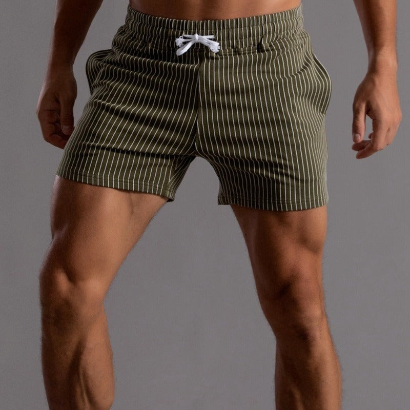 Sportliche Badeshorts Niko für Männer, schnelltrocknend & bequem, perfekt für Strandurlaub & Wassersport.