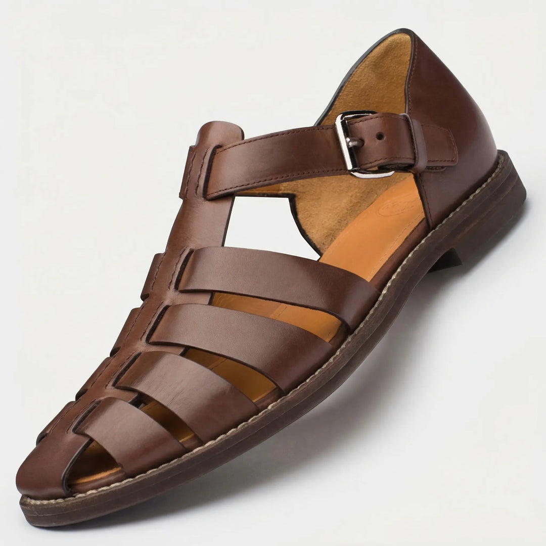 Stilvolle schwarze Sommersandalen für Herren, offenes Gladiatoren-Design mit verstellbaren Schnallen.