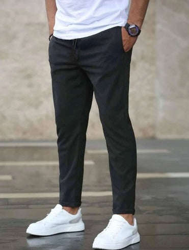 Detailansicht der eleganten Herren Stretch Businesshose, feiner Stoff, hoher Tragekomfort, slim fit.