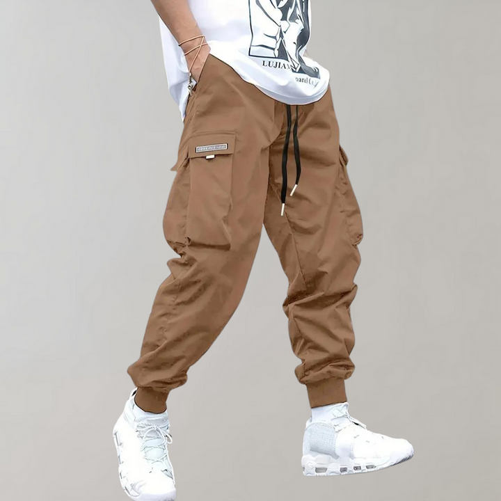 Lässige Herren Cargo-Hose in Khaki mit praktischen Seitentaschen, locker geschnitten, ideal für Freizeit & Outdoor.