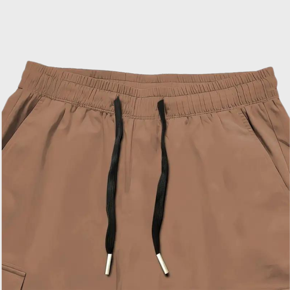 Praktische Herren Cargo-Hose mit vielen Taschen, robust & atmungsaktiv, perfekt für Outdoor-Abenteuer.