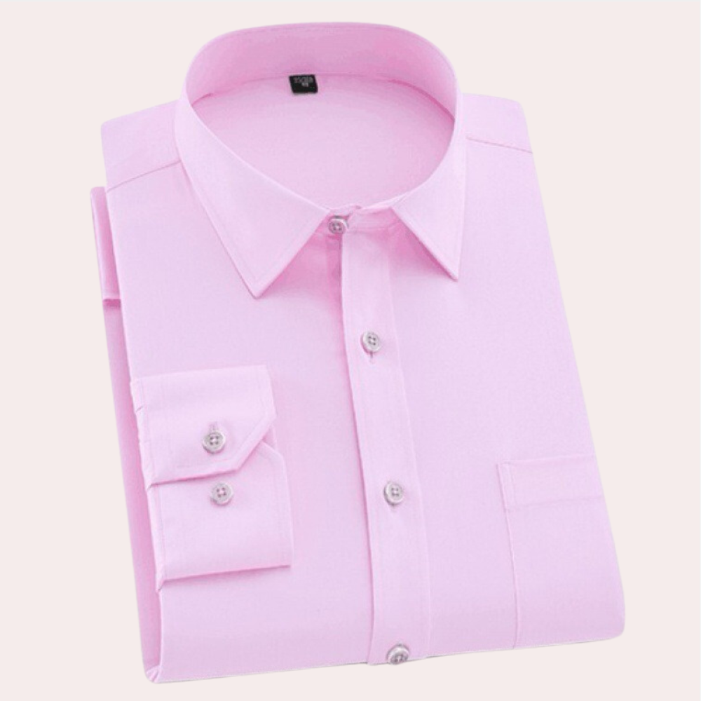 Elegantes, knitterfreies Herrenhemd, slim fit, perfekt für Business und Freizeit im Frühling.