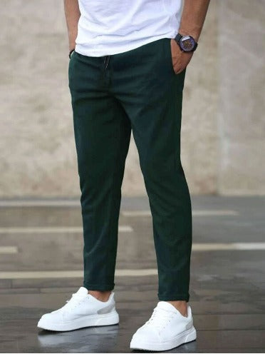 Seitliche Ansicht der Herren Slim Fit Businesshose, Stretch für eine perfekte Silhouette & Eleganz.