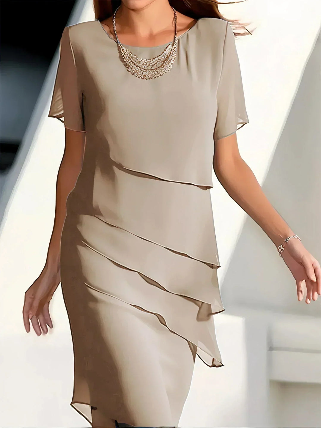 Feminines Midikleid, fließend fallend, stilvoll und modern für die Damenmode.