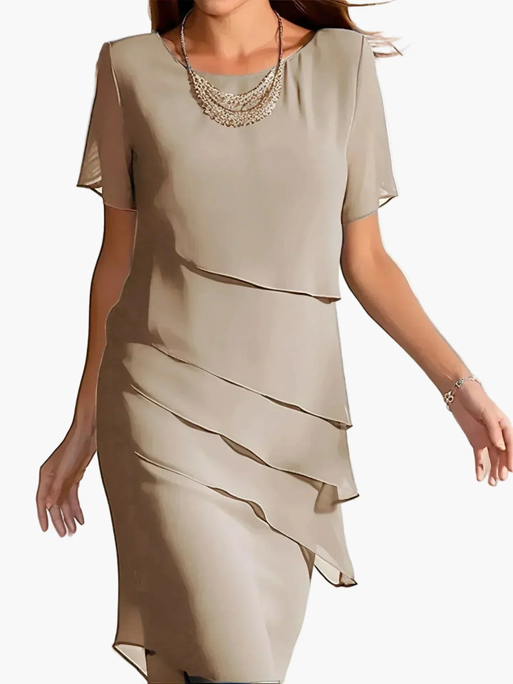 Festliches Damen Cocktailkleid, elegant und asymmetrisch, perfekt für besondere Abend-Events.