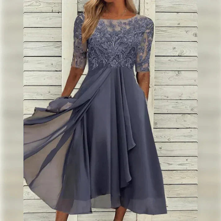 Fließendes Midi-Sommerkleid für Damen in sanftem Rosa, A-Linie, elegant für Gartenpartys & Feste.