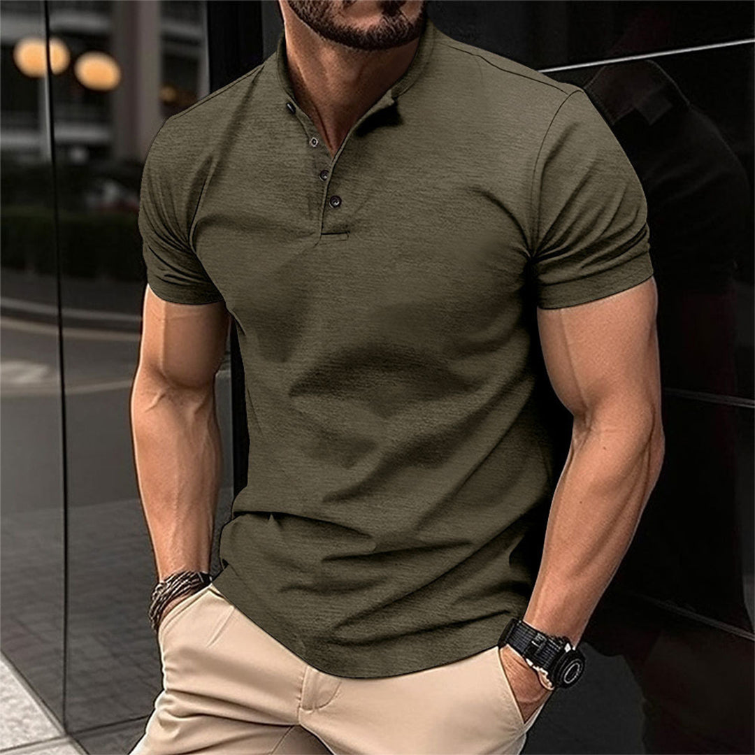 Figurbetontes Herren Polo-Shirt in elegantem Design, ideal für Smart Casual und Business Casual Looks.