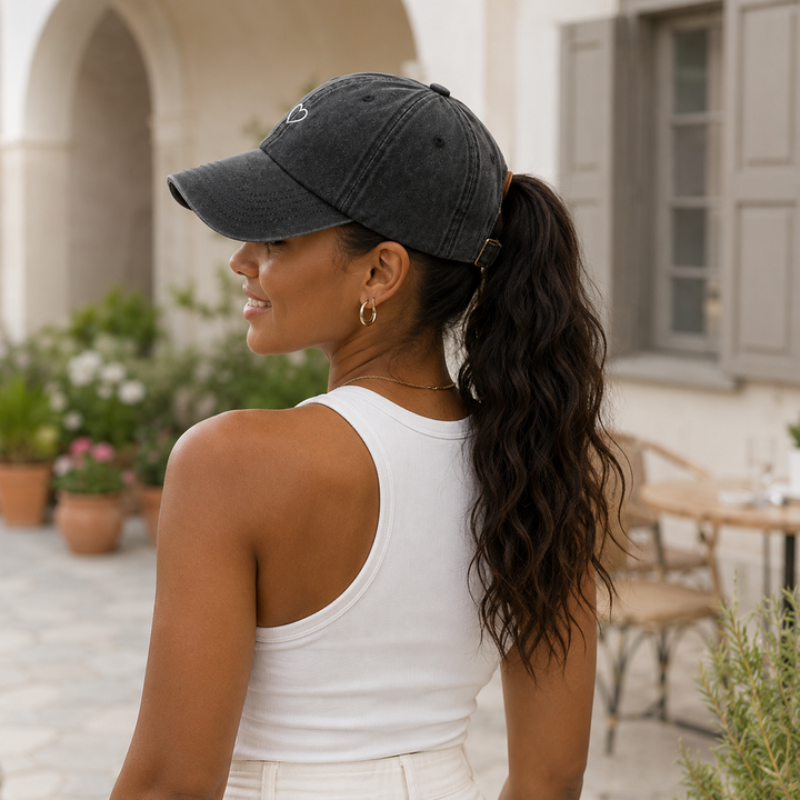 Retro Damen-Baseballkappe mit Washed-Look und Pferdeschwanzöffnung, Freizeit-Accessoire.