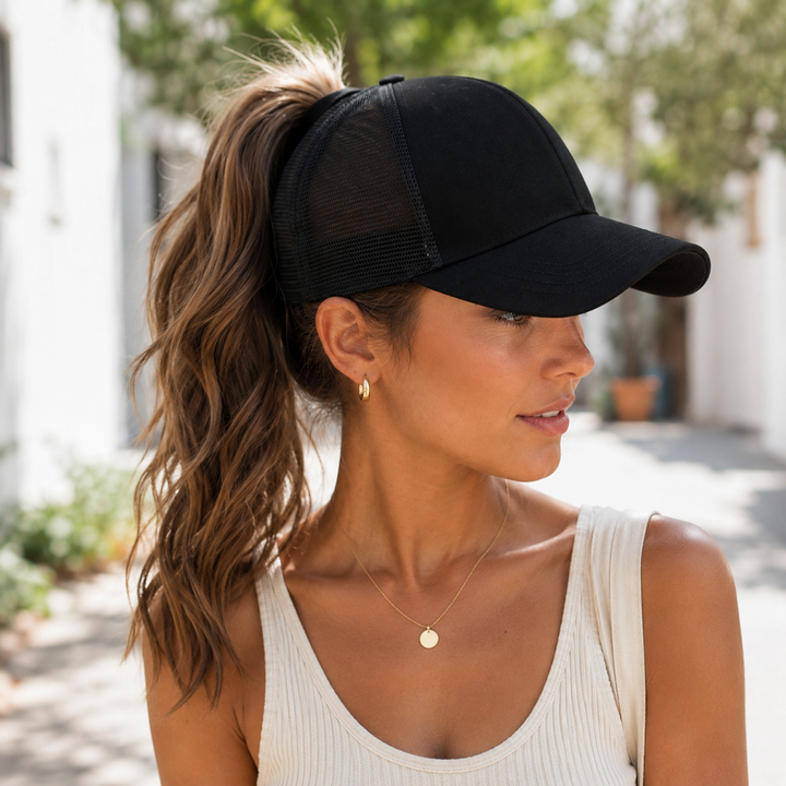 Leichte und atmungsaktive Damen Cap mit Pferdeschwanzöffnung, perfekt für alle Outdoor-Aktivitäten.