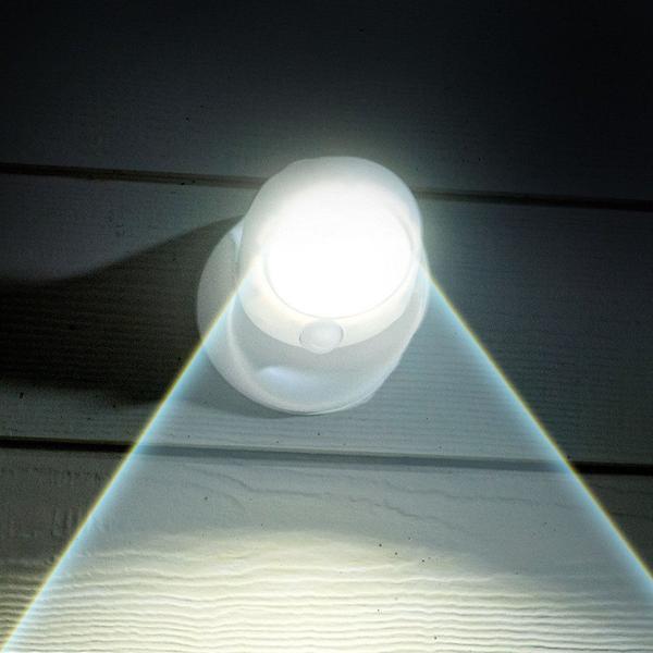 Montageleichte, kabellose LED-Außenlampe mit Bewegungssensor, batteriebetrieben für Garten, Terrasse und Eingangsbereich.