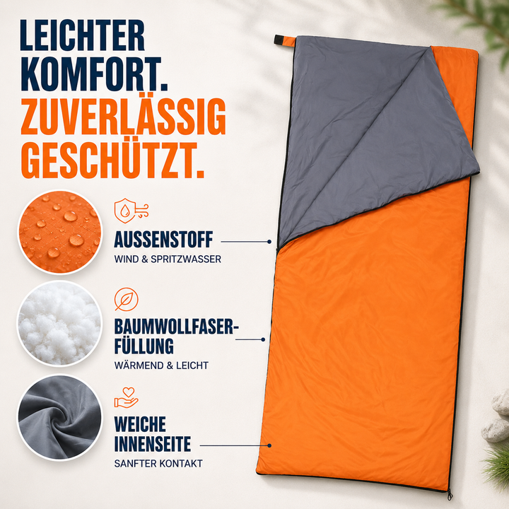 Offener Umschlag-Schlafsack als Decke genutzt, komfortabel für Freizeit und Camping.