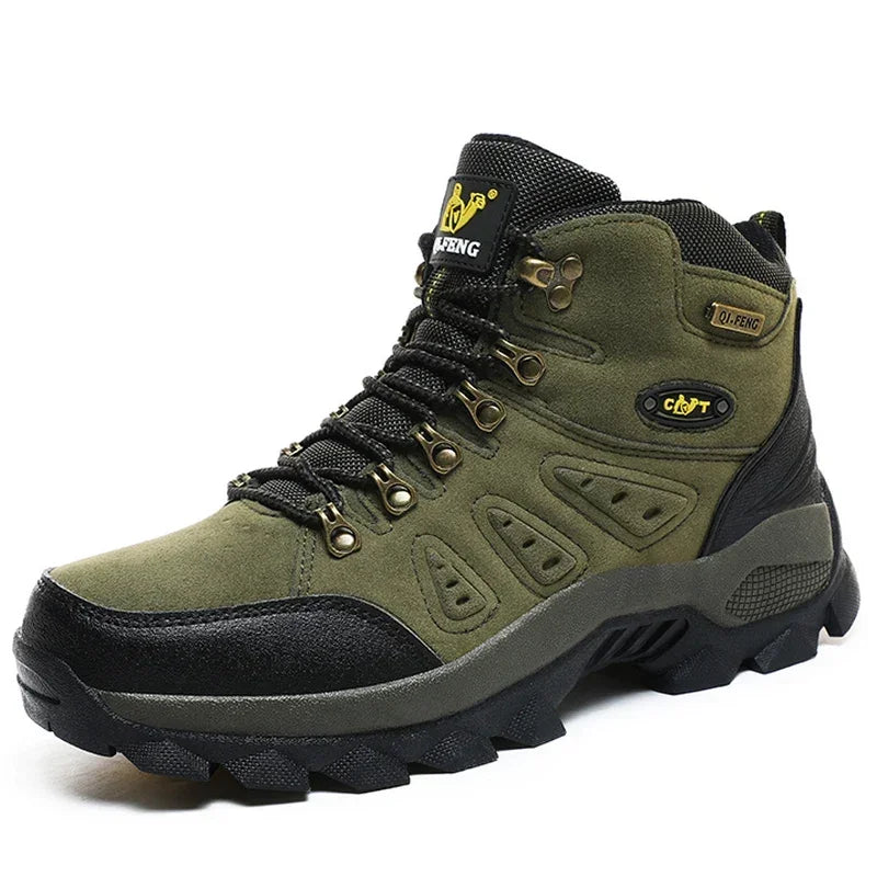 Braune Herren Trekking-Wanderstiefel, strapazierfähig, mit Knöchelstütze und sicherem Grip.