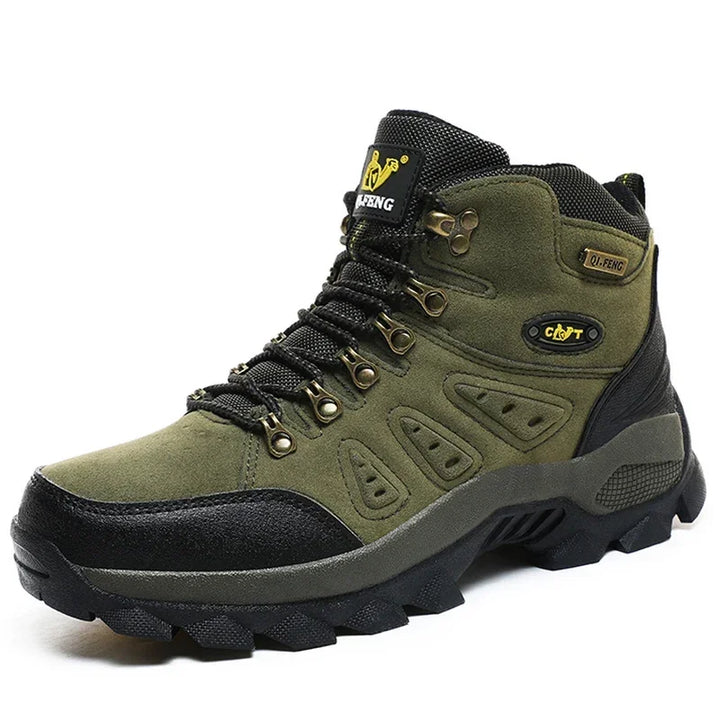 Braune Herren Trekking-Wanderstiefel, strapazierfähig, mit Knöchelstütze und sicherem Grip.