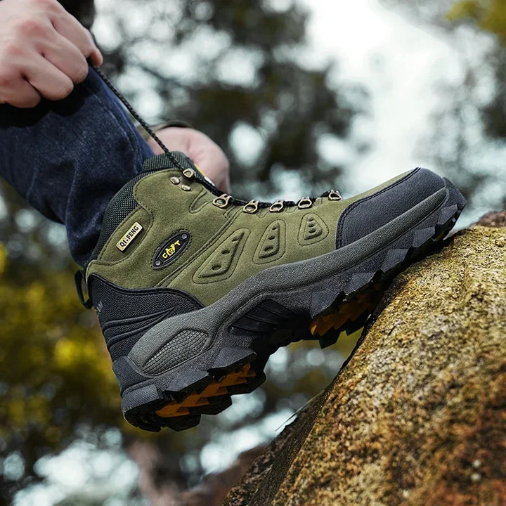 Atmungsaktive Herren Trail-Schuhe, grau, mit hohem Schaft, Knöchelstütze und rutschfestem Grip.