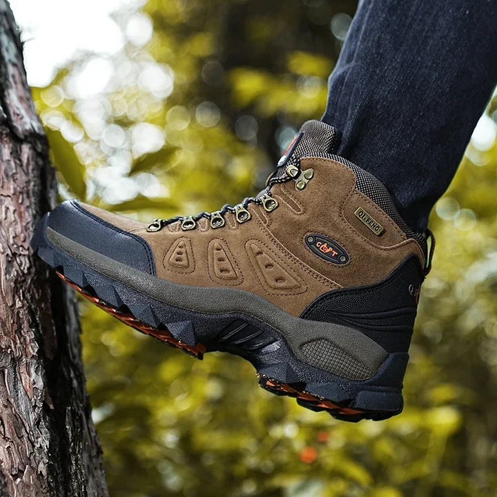 Herren Wanderstiefel, grün, für Outdoor, mit starker Knöchelstütze und zuverlässigem Grip.