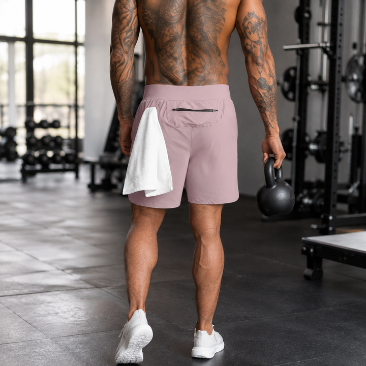 Khaki Herren Sportshorts mit elastischem Bund. Komfortable Passform für alle Bewegungen.