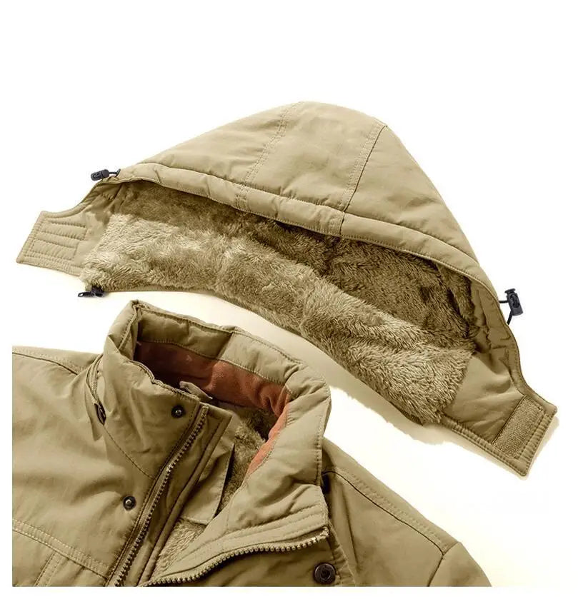 Rückansicht Damen Outdoorjacke, robuster Winterparka mit Kapuze, bietet optimalen Kälteschutz & Komfort.