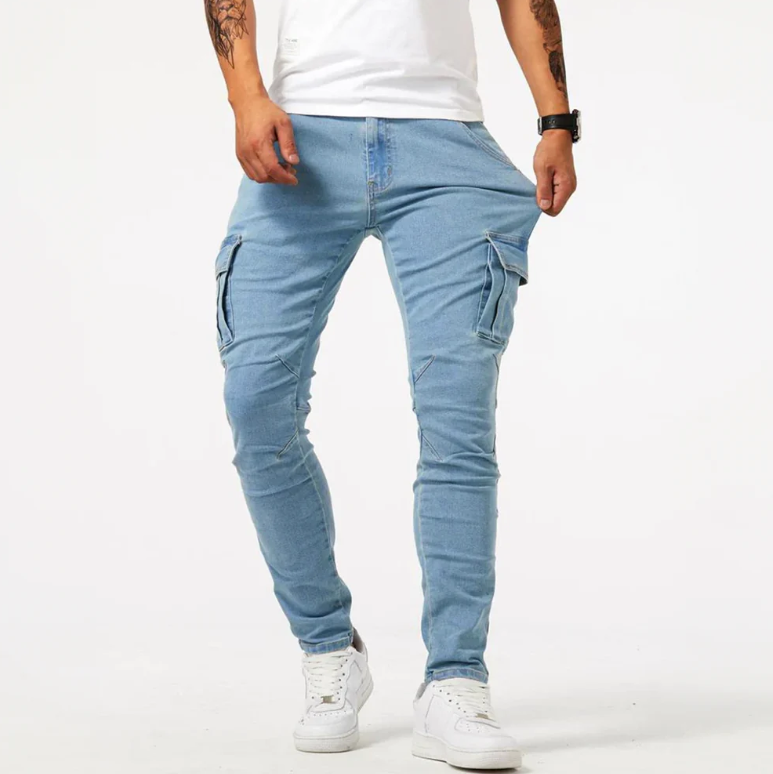 Blaue Herren Cargo-Skinny Hose. Schmale Passform, ideal für moderne Herrenmode und Freizeit.