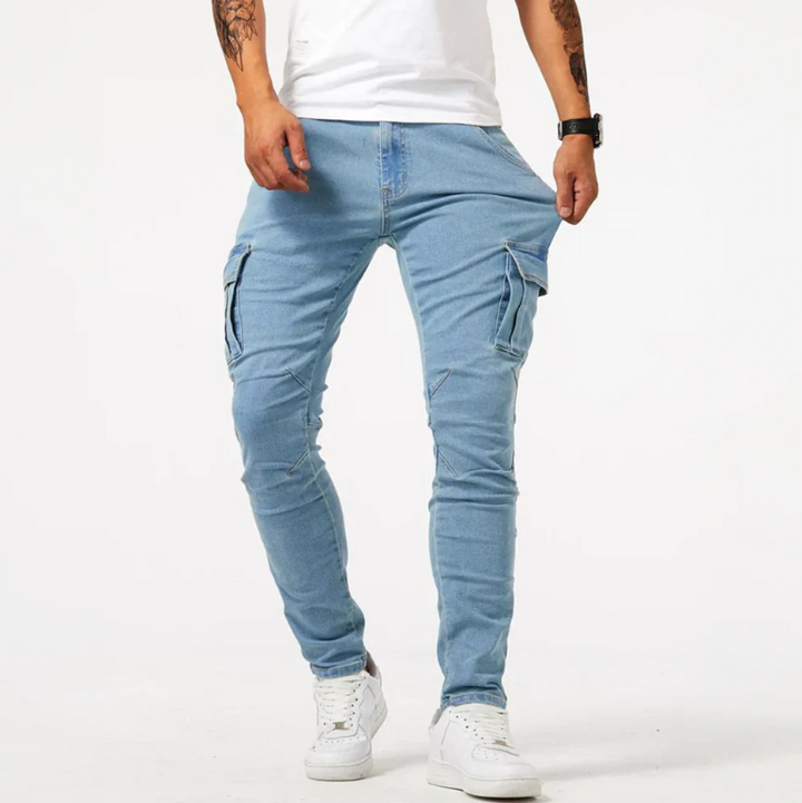 Blaue Herren Cargo-Skinny Hose. Schmale Passform, ideal für moderne Herrenmode und Freizeit.