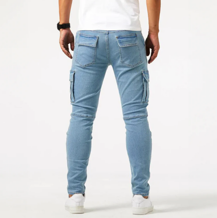 Herren Cargo-Skinny Hose mit praktischen Seitentaschen. Slim Fit Design für modernen, bequemen Look.