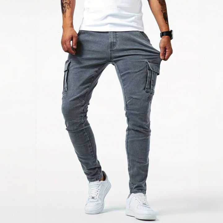 Herren Cargo-Skinny Hose in Grau. Moderne, bequeme Slim Fit Freizeithose für urbanen Herren-Fashion Style.