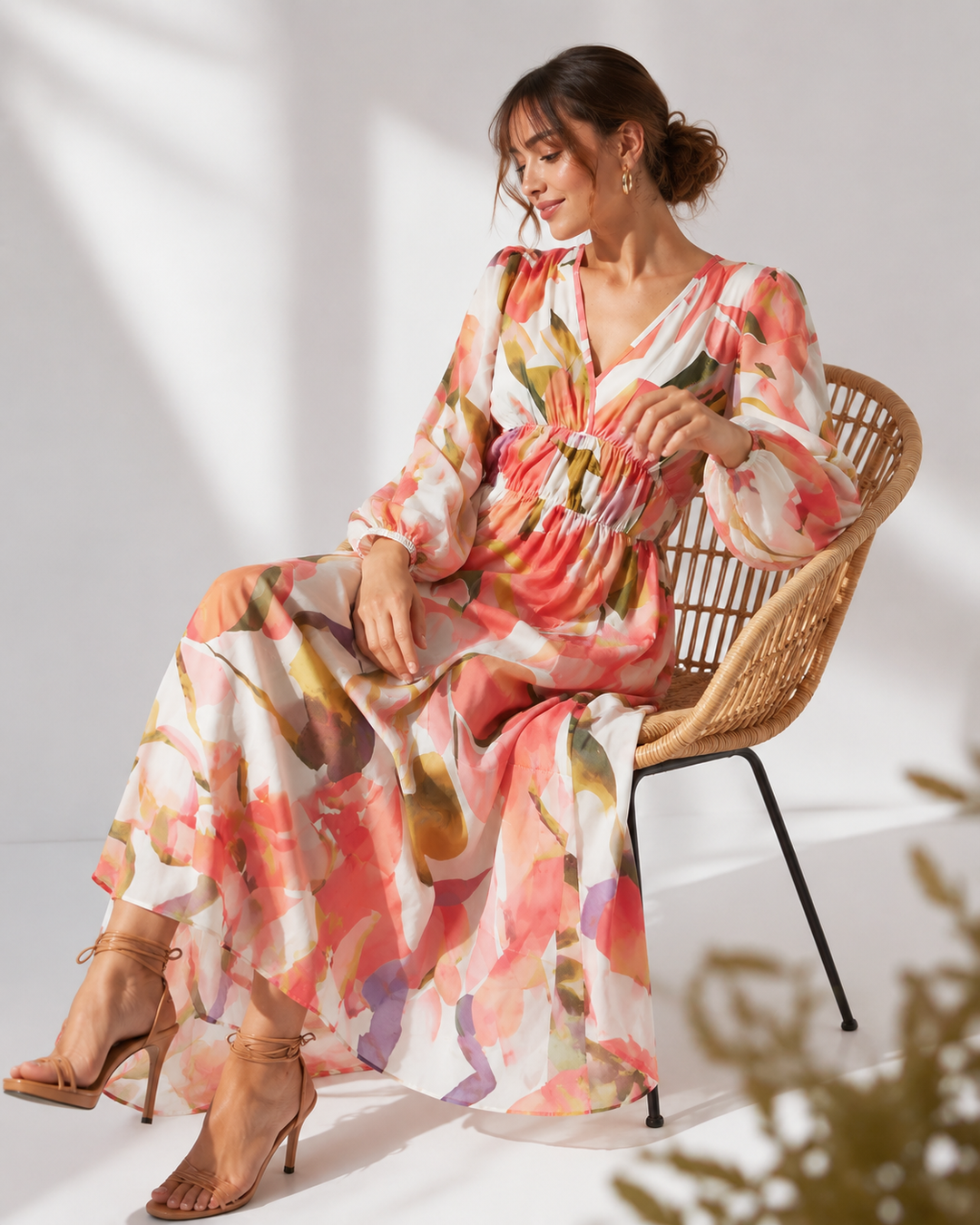 Blumenkleid für Damen in Rosa, elegant und zeitlos. Perfektes Sommerkleid oder Frühlingskleid mit floralem Design.