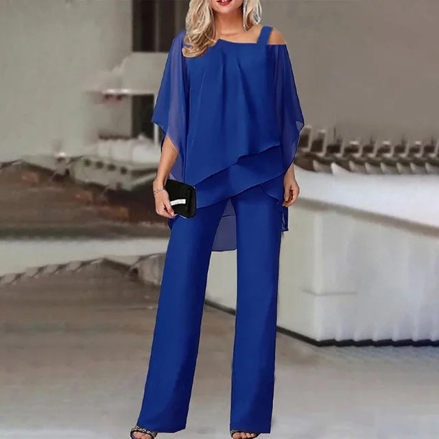 Modischer Damen Hosenanzug: Zweiteiler mit stilvollem Off-Shoulder Oberteil & eleganter Hose. Sommer-Look.
