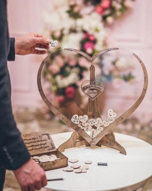 Herzförmiges Gästebuch aus Holz für Hochzeiten & Jubiläen. Eine schöne Erinnerung zum Sammeln von Wünschen.