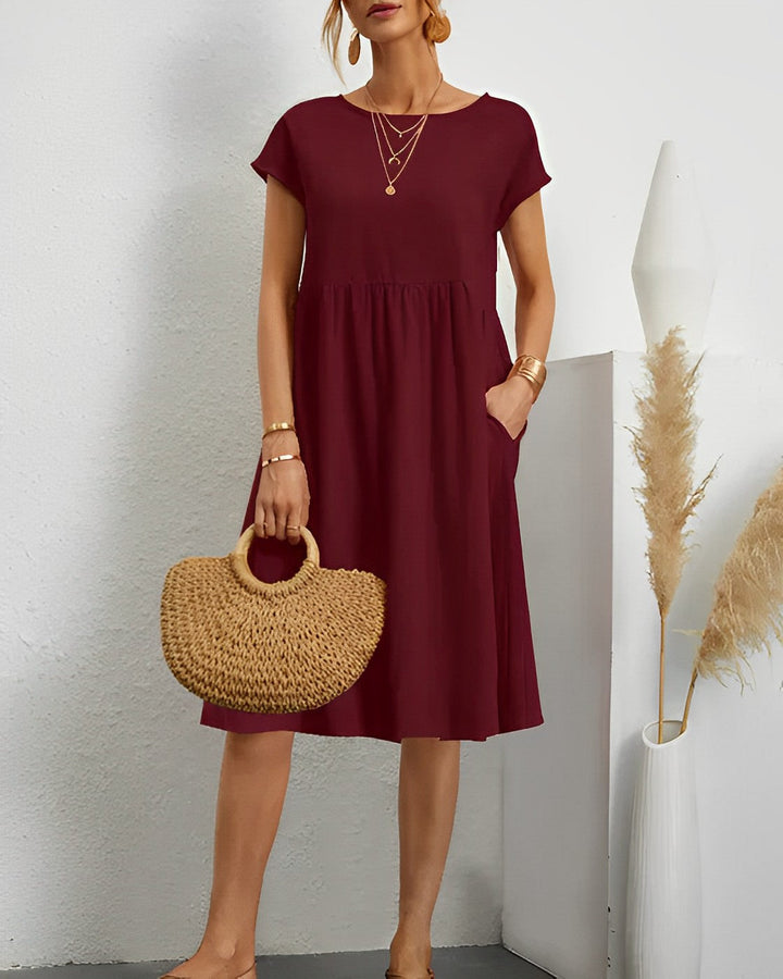 Leichtes, bequemes Damen Sommerkleid mit modernem Design, optimal für sonnige Tage.