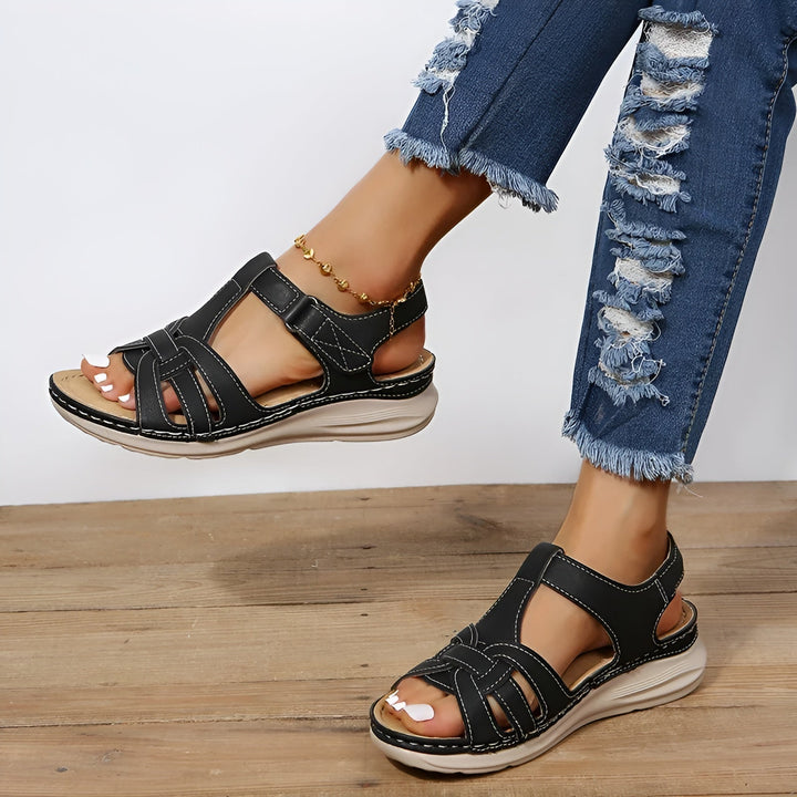 Alltagstaugliche Damen Freizeitsandalen, orthopädisch & bequem, ideal für Spaziergänge im Sommer.