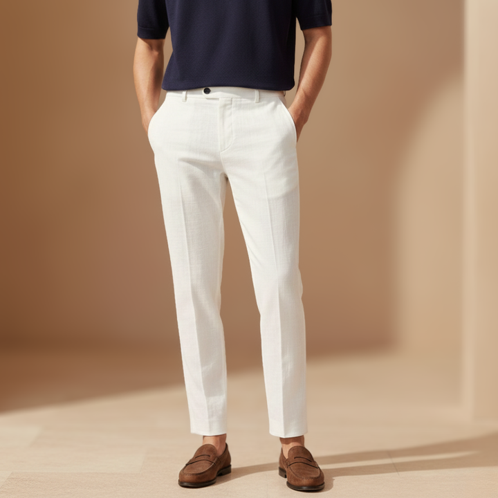 Herren Stoffhose, klassischer Schnitt, elegant für vielseitige Sommerlooks.