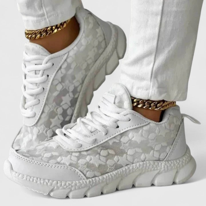 Bequeme weisse Damen Freizeitschuhe, ideal für Alltag und Komfort. Leichte, flexible Damenschuhe für jeden Tag.
