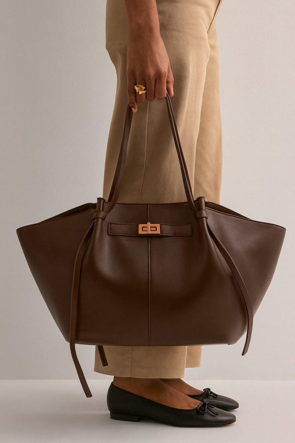 Schwarze, elegante Damen Handtasche aus PU-Leder, groß und praktisch für Business und Freizeit.