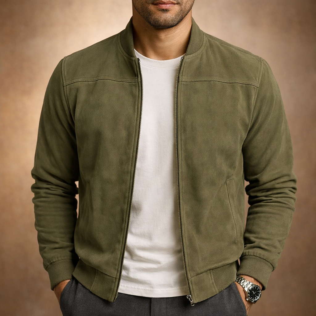 Grüne Herren Bomberjacke, modern und bequem. Ideal als stilvolle Freizeit- oder Übergangsjacke für den Mann.