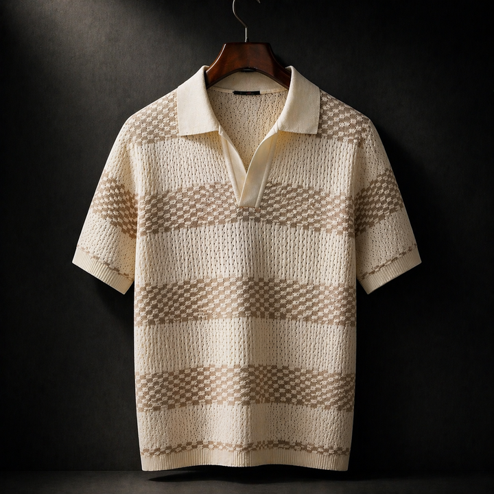 Herren Kurzarm Strick Poloshirt mit Strukturstreifen & offenem Kragen. Zeitloses Design für sommerliche Eleganz.