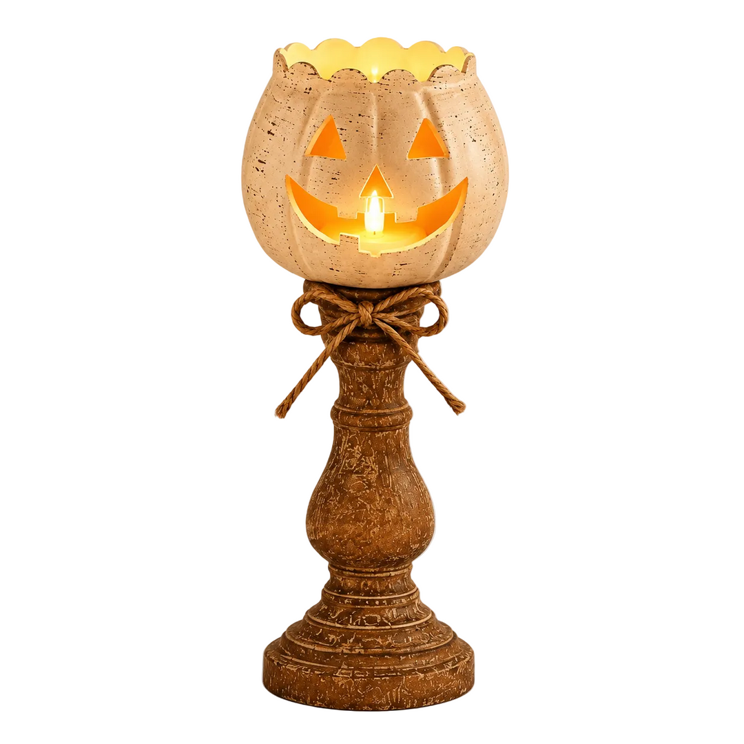 Drei LED-Kürbisse mit freundlichem Gesicht und warmem Licht; perfekte Herbst- und Halloween-Dekoration für Tische.