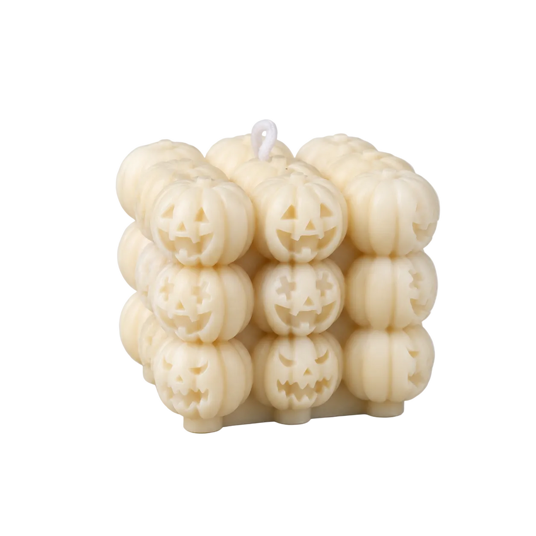 Orange Kürbis Dekokerze aus Sojawachs, 6,5 cm, für gemütliche Halloween- & Herbst-Deko.