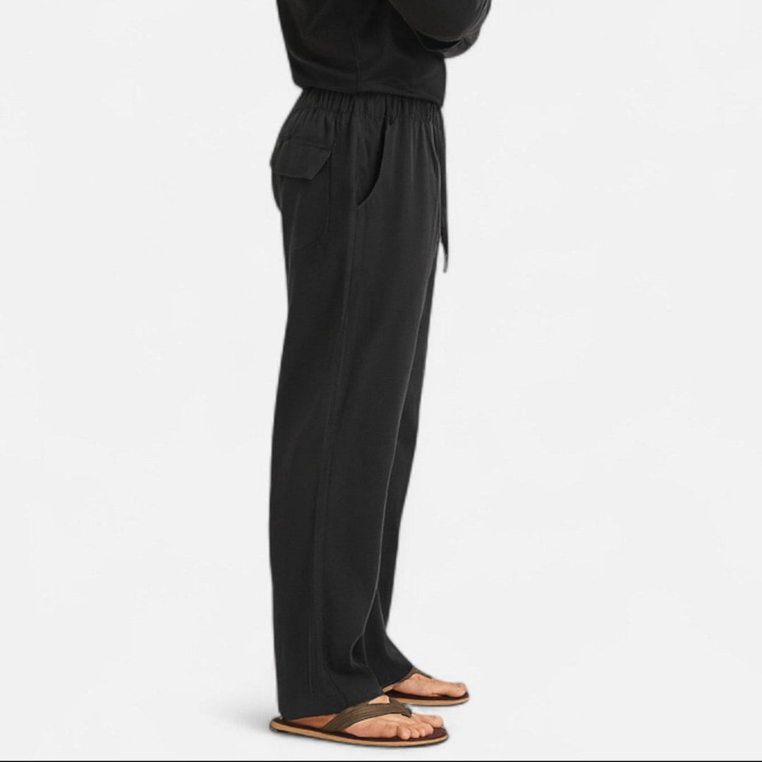 Locker sitzende Freizeithose für Herren, weiter Schnitt, mit elastischem Bund. Perfekt für Casual-Outfits.